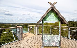 Baumwipfelpfad Heide Himmel