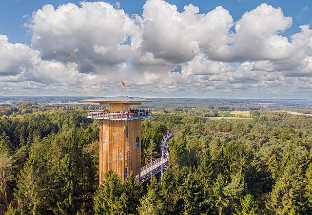 Baumwipfelpfad Heide Himmel